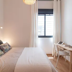 https://deluxe-apartment-downtown-with-pool-and-parking.es-andalucia.com